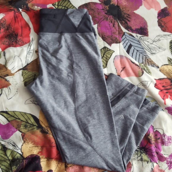 Lululemon Inspire Crop - Picture 3 of 9